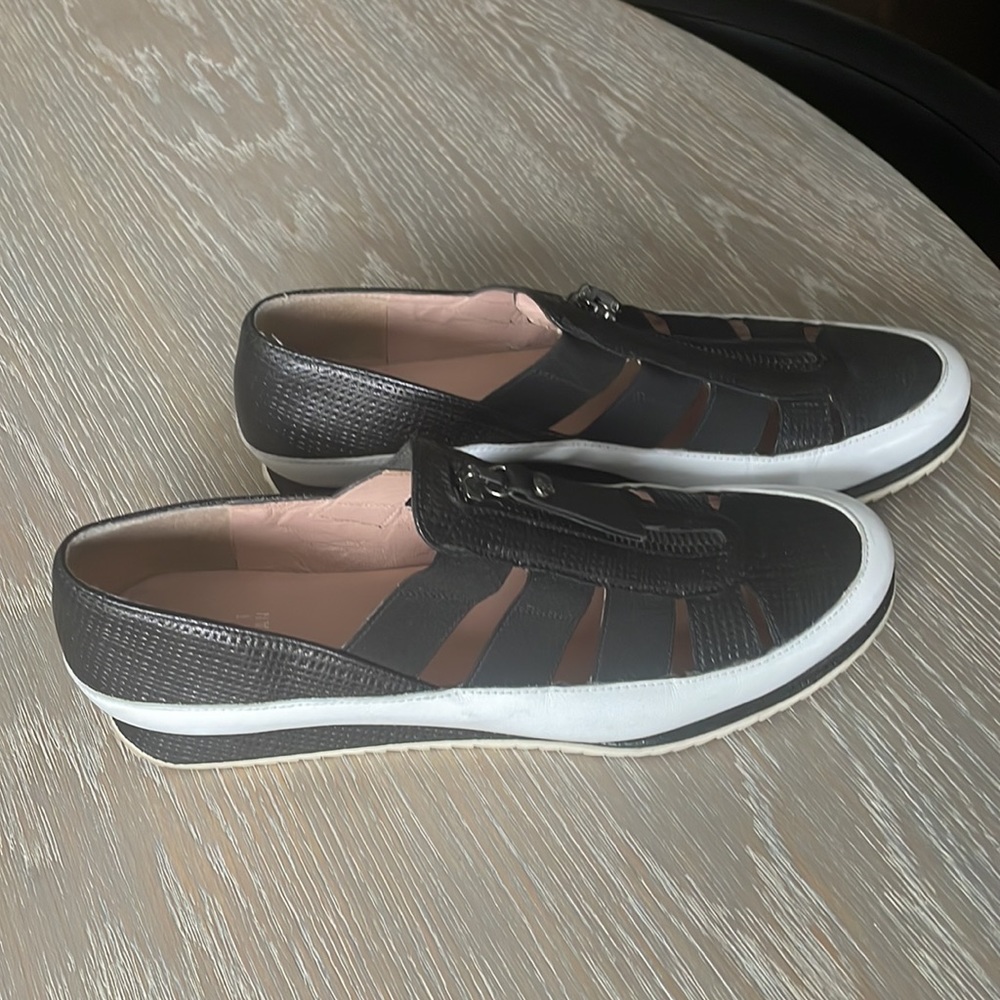 Stuart Weitzman Snickers, Size 9 - image 2